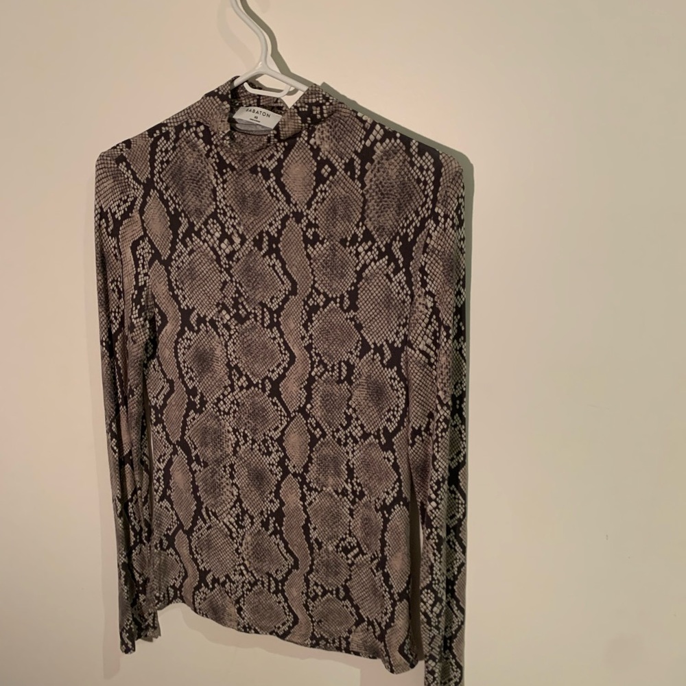 Babaton XS long sleeve mock neck.